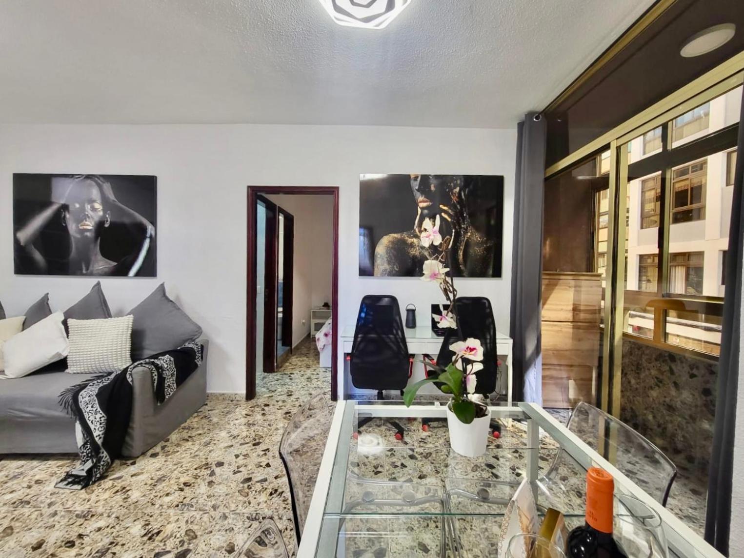 Affordable Holiday Accommodation For Large Families And Groups At Las Canteras Beach With 3 Bedrooms And Free Parking Las Palmas de Gran Canaria Luaran gambar