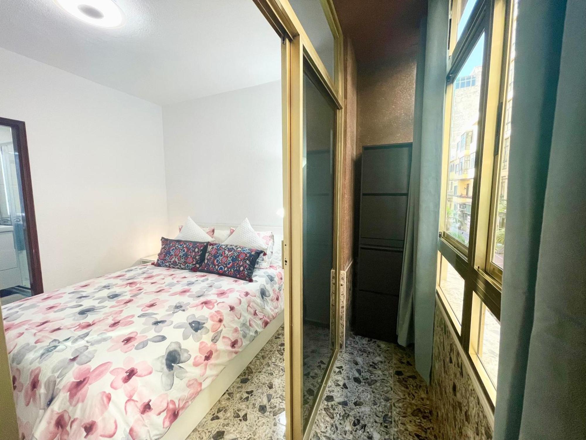 Affordable Holiday Accommodation For Large Families And Groups At Las Canteras Beach With 3 Bedrooms And Free Parking Las Palmas de Gran Canaria Luaran gambar