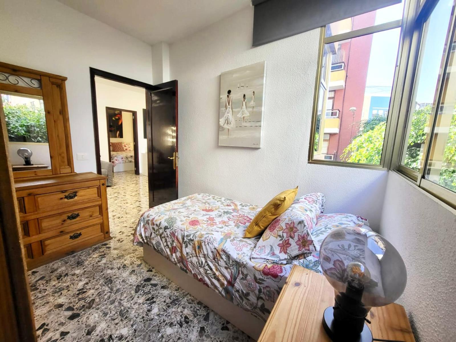 Affordable Holiday Accommodation For Large Families And Groups At Las Canteras Beach With 3 Bedrooms And Free Parking Las Palmas de Gran Canaria Luaran gambar
