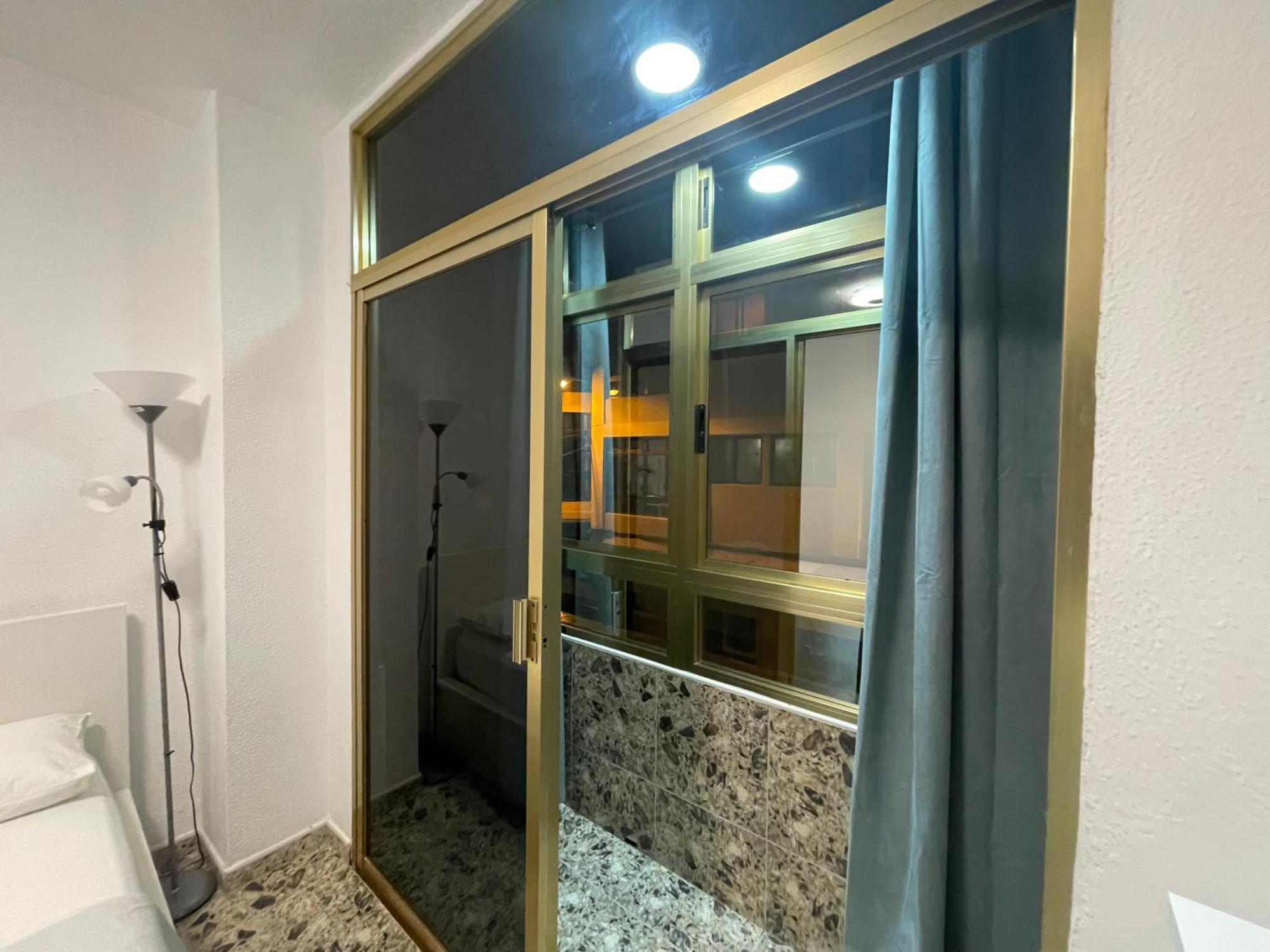 Affordable Holiday Accommodation For Large Families And Groups At Las Canteras Beach With 3 Bedrooms And Free Parking Las Palmas de Gran Canaria Luaran gambar