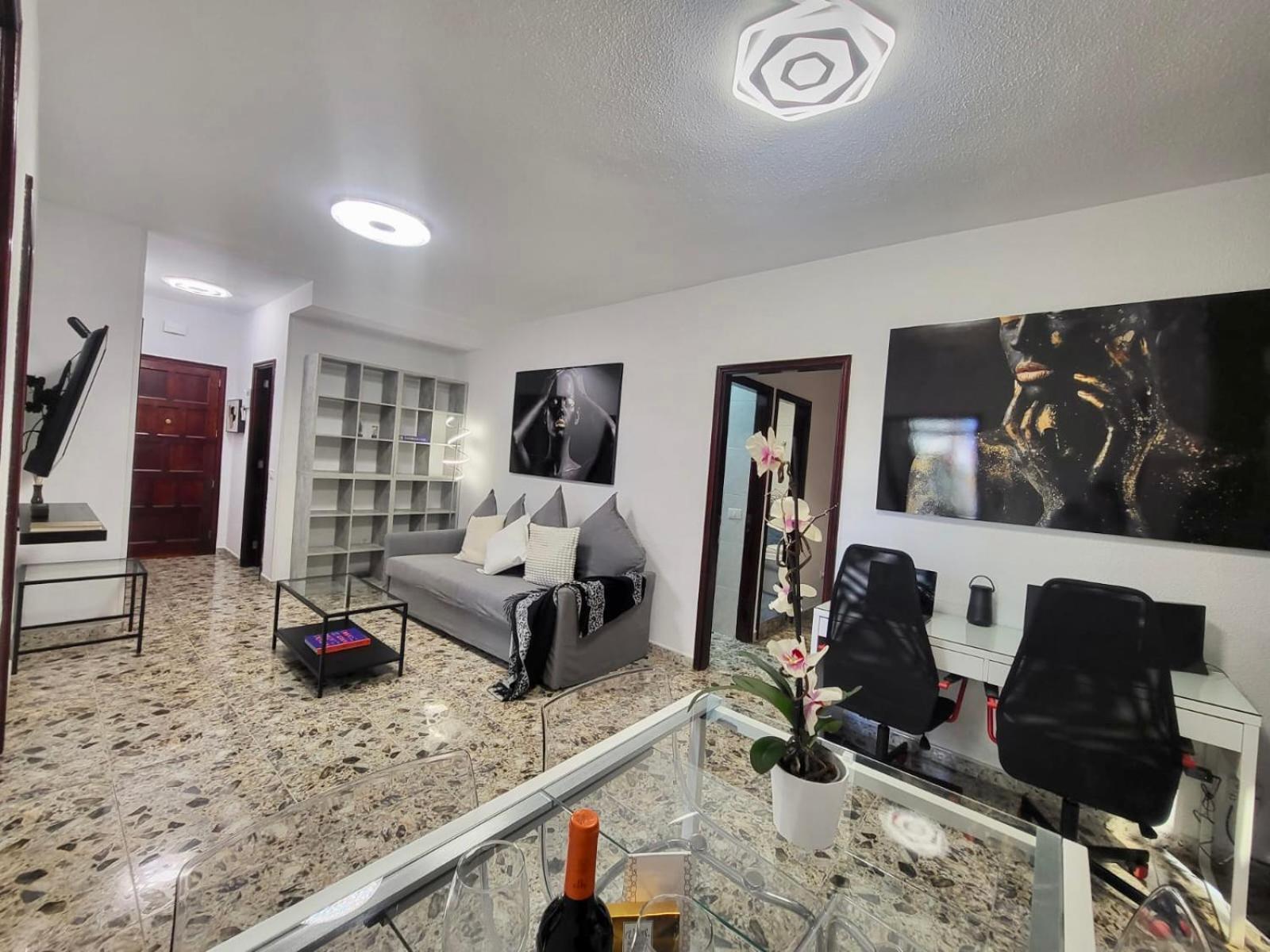 Affordable Holiday Accommodation For Large Families And Groups At Las Canteras Beach With 3 Bedrooms And Free Parking Las Palmas de Gran Canaria Luaran gambar