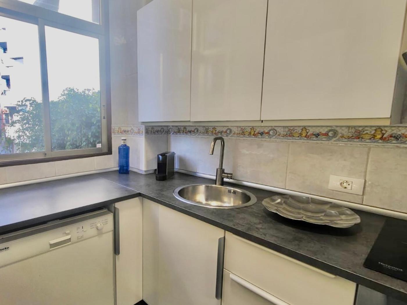 Affordable Holiday Accommodation For Large Families And Groups At Las Canteras Beach With 3 Bedrooms And Free Parking Las Palmas de Gran Canaria Luaran gambar