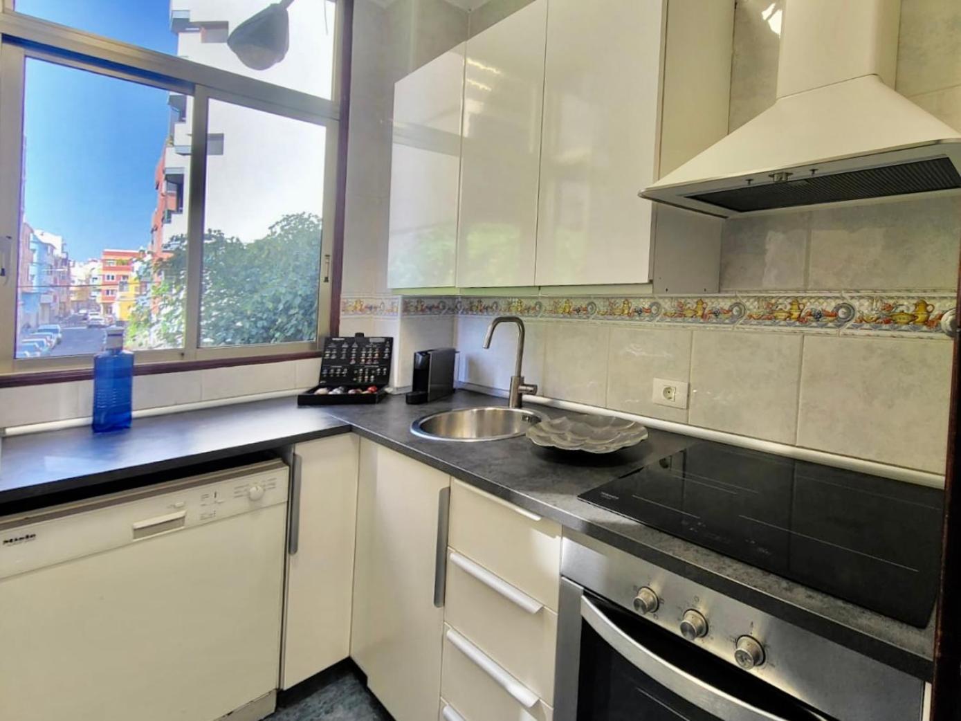 Affordable Holiday Accommodation For Large Families And Groups At Las Canteras Beach With 3 Bedrooms And Free Parking Las Palmas de Gran Canaria Luaran gambar